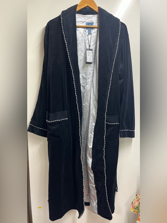 Majestic International Other - NEW Majestic International MENS belted bathrobe SIZE small medium in navy suede